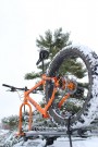 Kuat Trio takmontert sykkelholder med gaffelfeste (Gun Grey / Orange) thumbnail