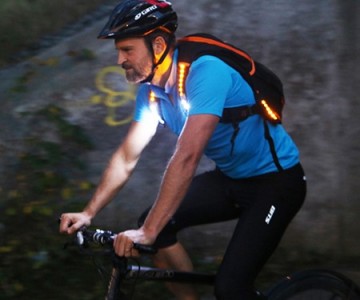 NYHET! Firefly daypack sekk med LED-lys foran og bak!